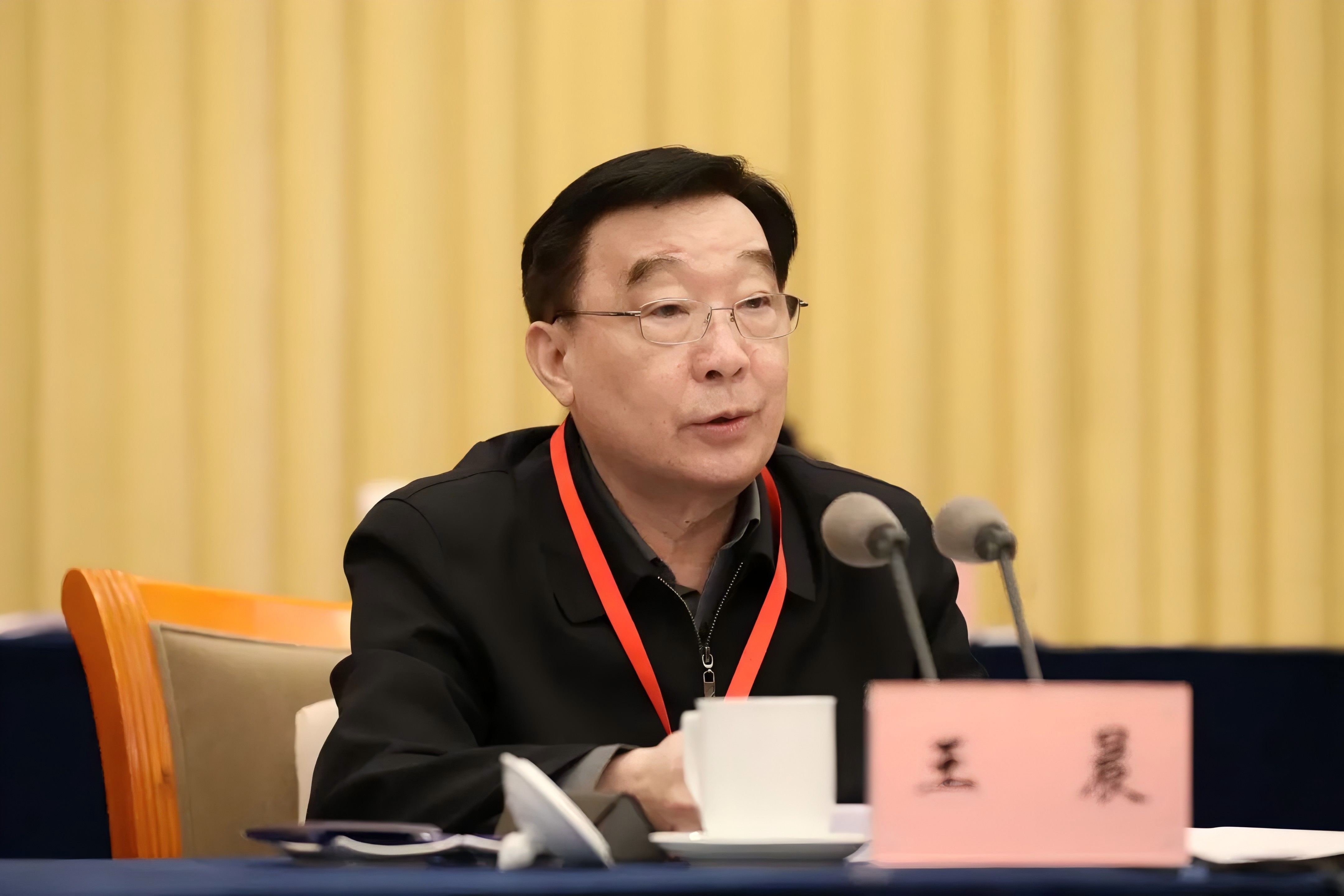 中国延安精神研究会六届四次理事会在京召开 推动延安精神研究会工作迈上新台阶 王晨出席并讲话 李毅讲话 令狐安主持 靳诺作报告